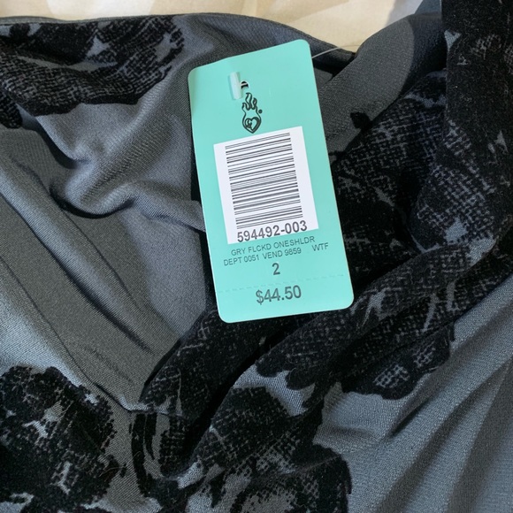 One shoulder top - Picture 3 of 5